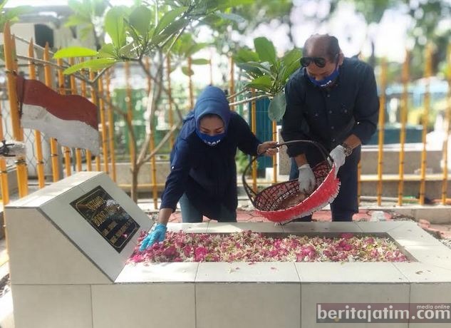 SAH Ziarah ke Makam Bung Tomo dan Dokter Soetomo