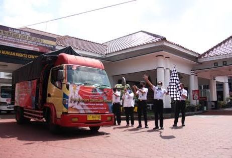 Menkumham Serahkan Ribuan Alat Kesehatan Buatan Narapidana pada Gubernur Jatim