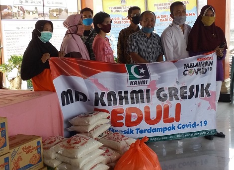 KAHMI Gresik Salurkan Sembako ke Dapur Umum Desa