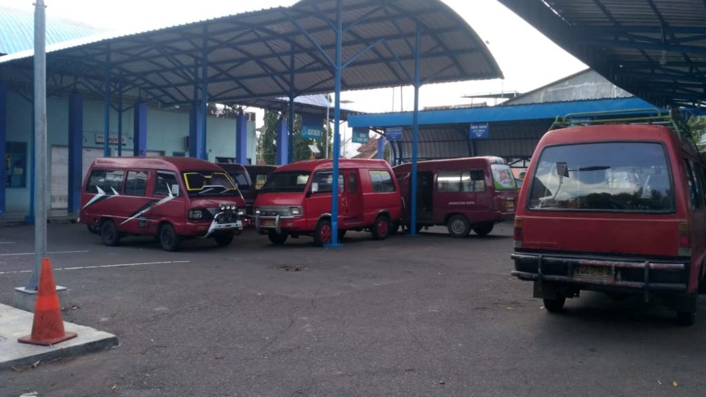 Sepi Penumpang, Angkot di Lumajang Terpakir Rapi