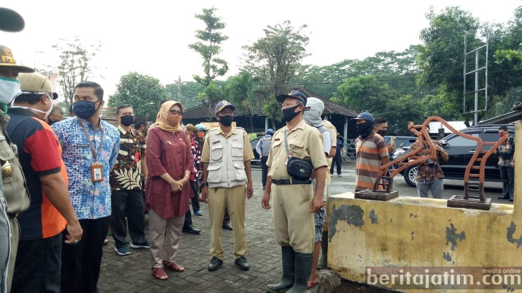 Pasar Hewan Dibuka, Wabup Lumajang Lakukan Pemantauan