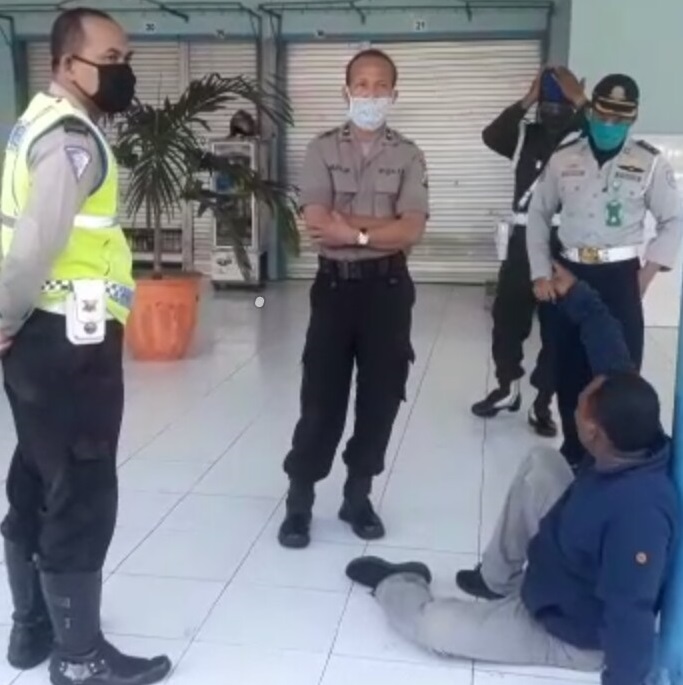 Imbas PSBB, Kenek Bus di Terminal Mojokerto Merengek Minta Pekerjaan