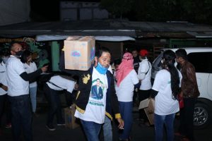 Cak Machfud Gerak Cepat Bagikan Ribuan Sembako untuk Warga Surabaya