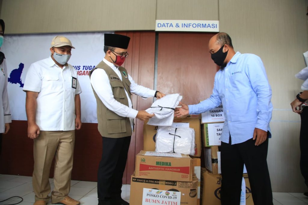 BUMN Serahkan Bantuan APD untuk Satgas Covid-19 Banyuwangi