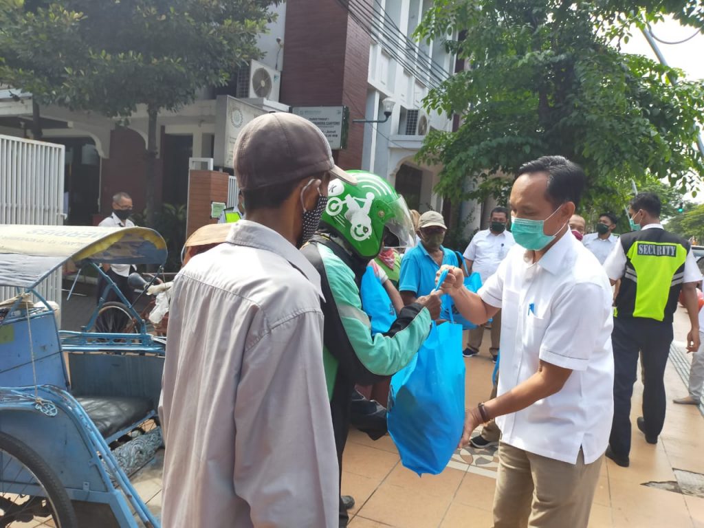 PTPN XII Bagikan Ratusan Paket Sembako