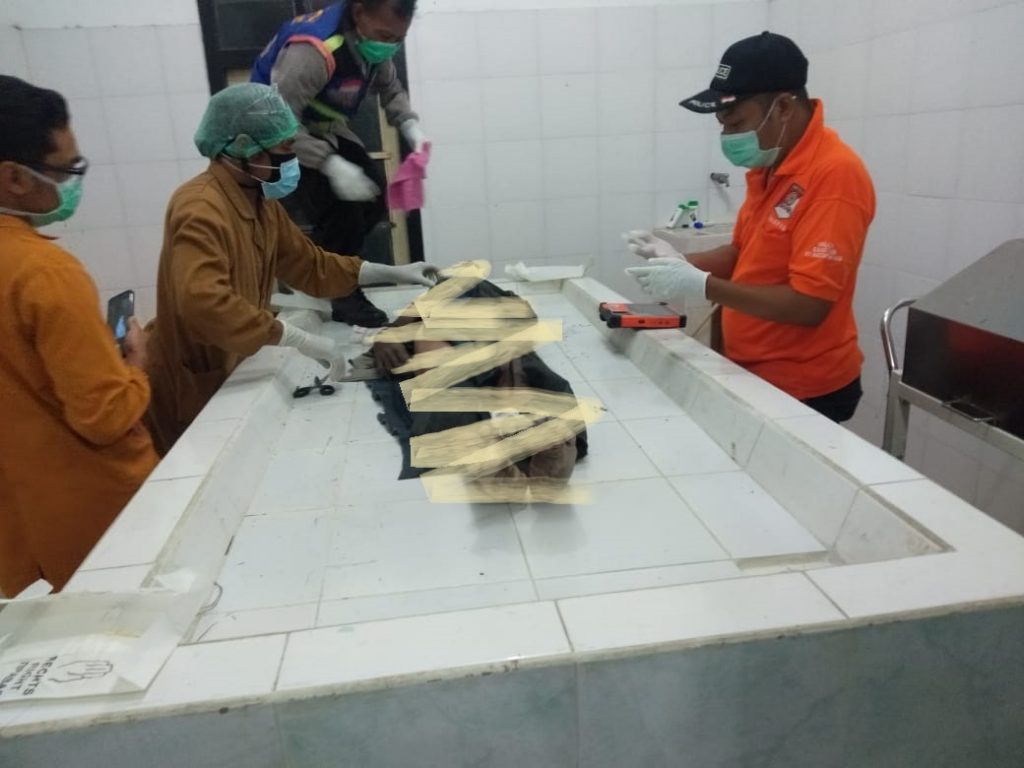 Identitas Mr X Berpakaian Doreng Terungkap