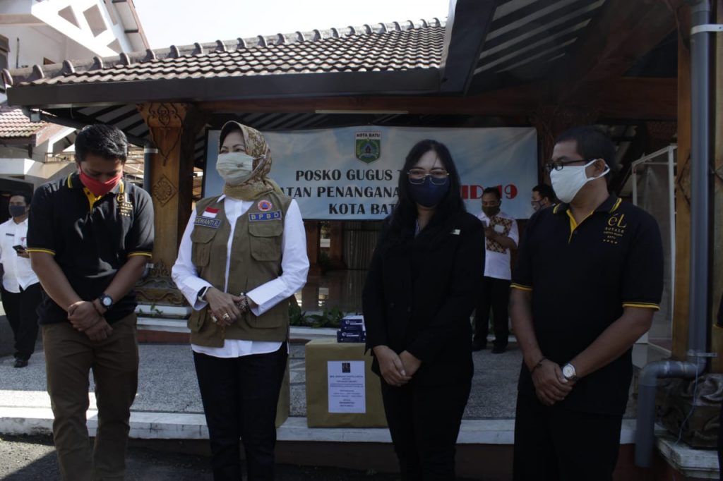 Mantan Mendag RI Beri Bantuan APD Ke Pemkot Batu Jelang PSBB Malang Raya