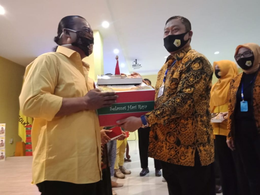 Peduli Dampak Covid-19, Ormas MKGR Jatim Salurkan 1000 Paket Ramadan