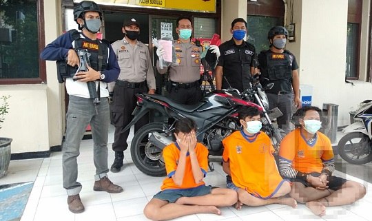 Tiga Jambret Lari Berhamburan, Satu Pelaku Sembunyi di Selokan