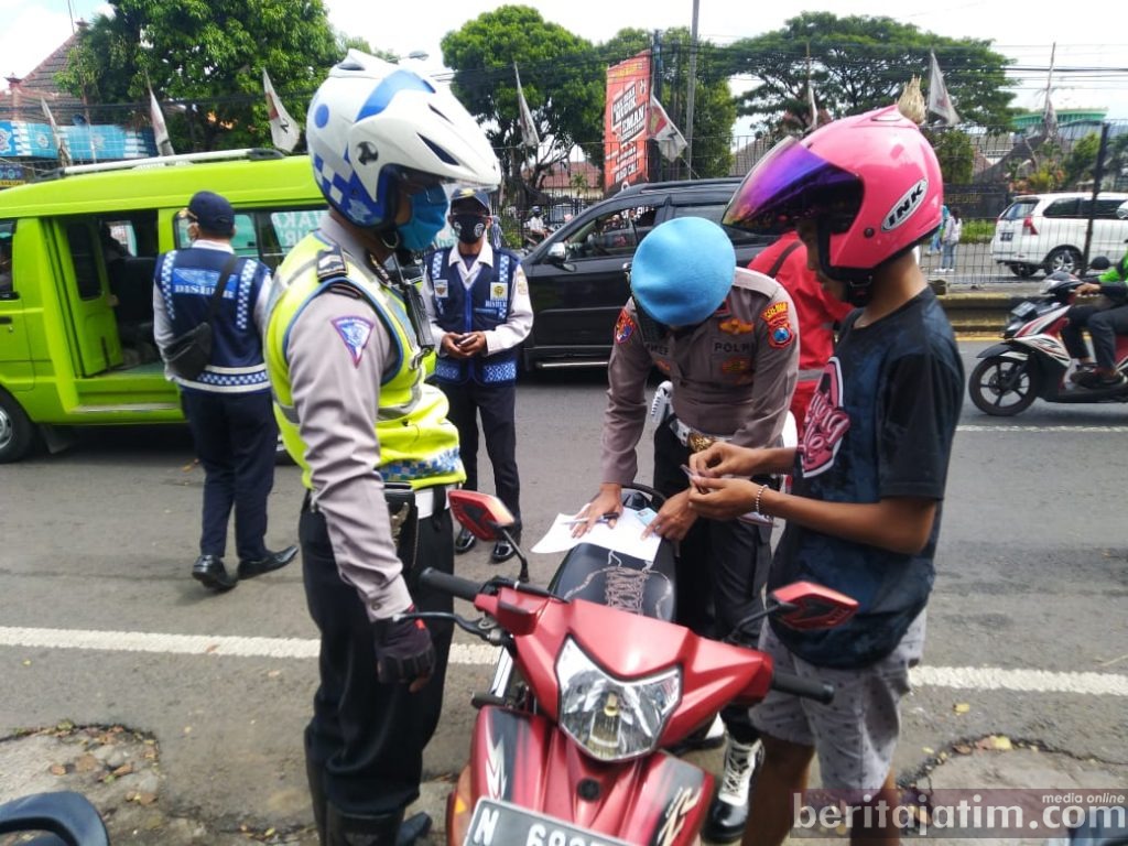 Hari Ketiga PSBB, Tim Strong Poin Temukan Banyak Pelanggaran