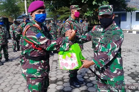 Puslatpur 7 Marinir Banyuwangi Bagikan Sembako