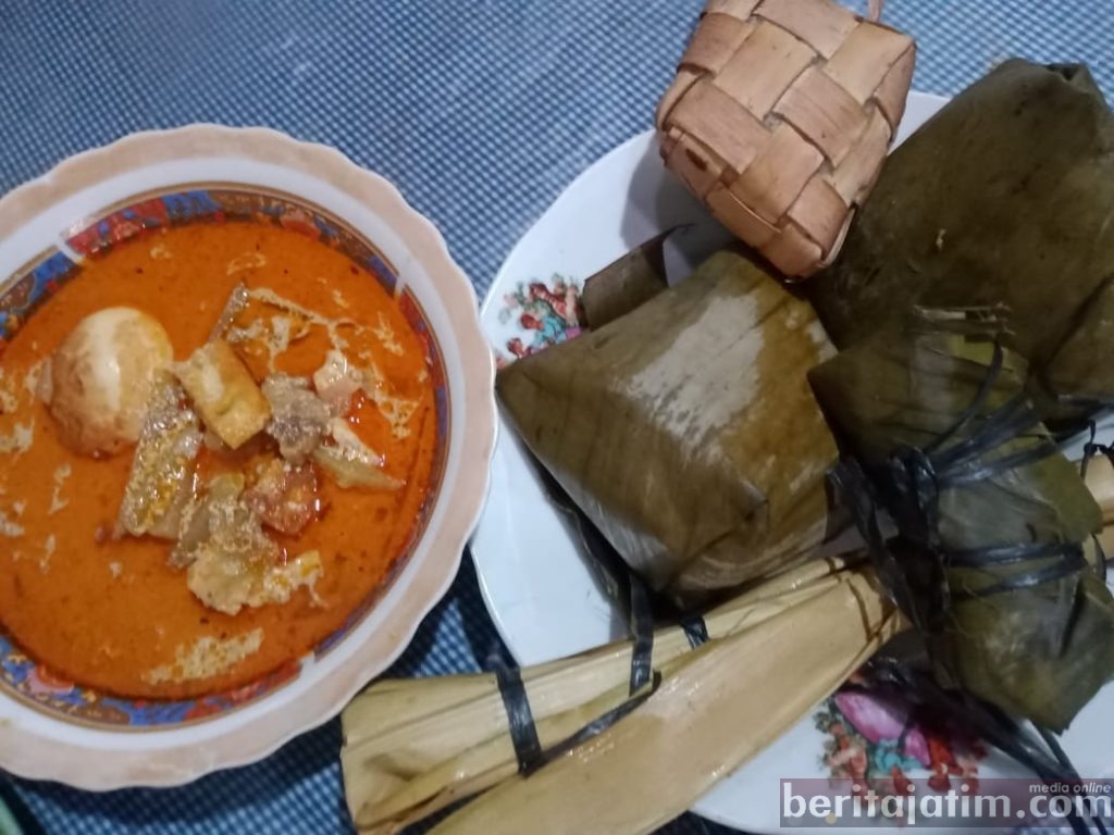 Di Tengah Pandemi, Warga Tetap Gelar Tradisi ‘Kupatan’