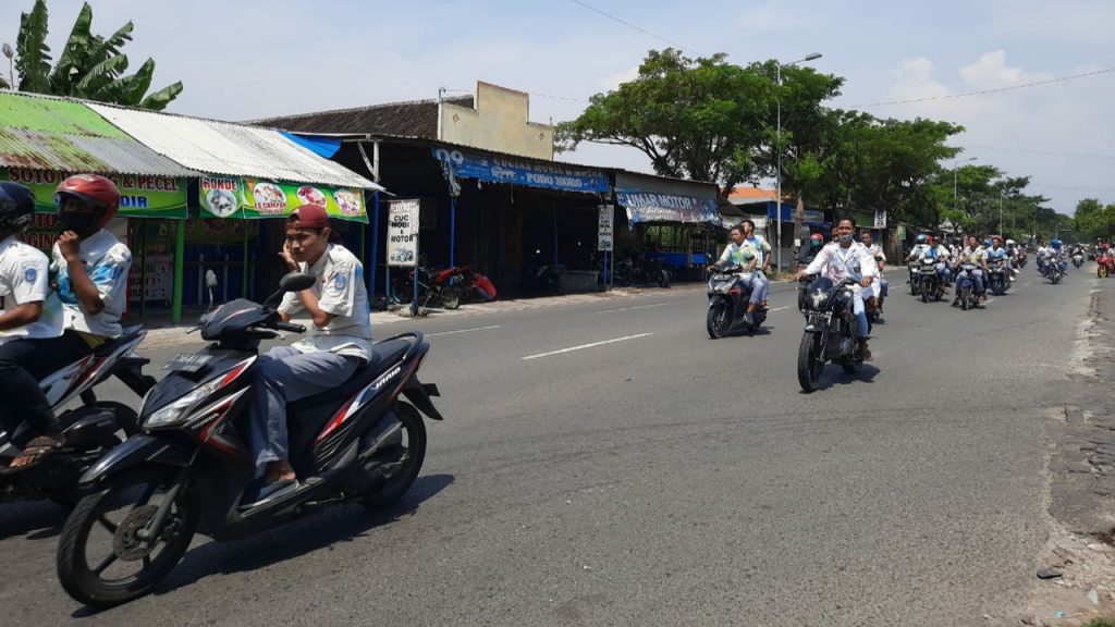 Dilarang Berkerumun, Pelajar di Mojokerto Malah Konvoi Kelulusan