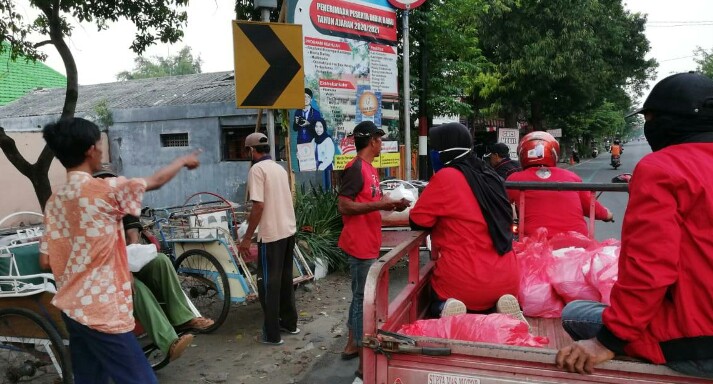 Said Abdullah Bagikan 38 Ribu Sembako di Madura
