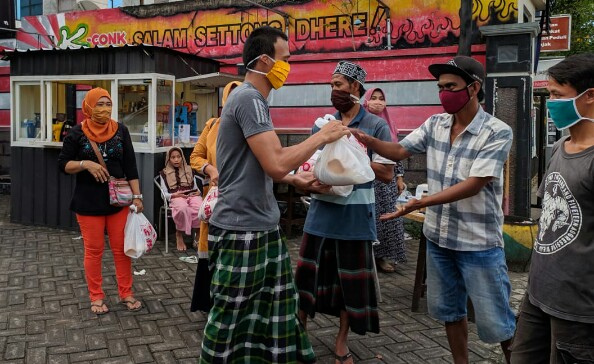 M Ridho Bersama K-Conk Mania Bagikan Paket Sembako
