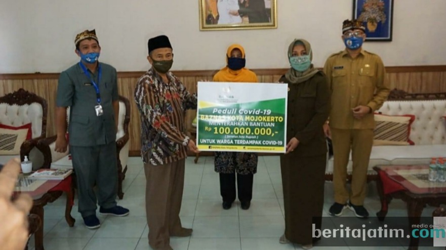 Baznas Kota Mojokerto Serahkan Bantuan Covid Senilai Rp100 juta
