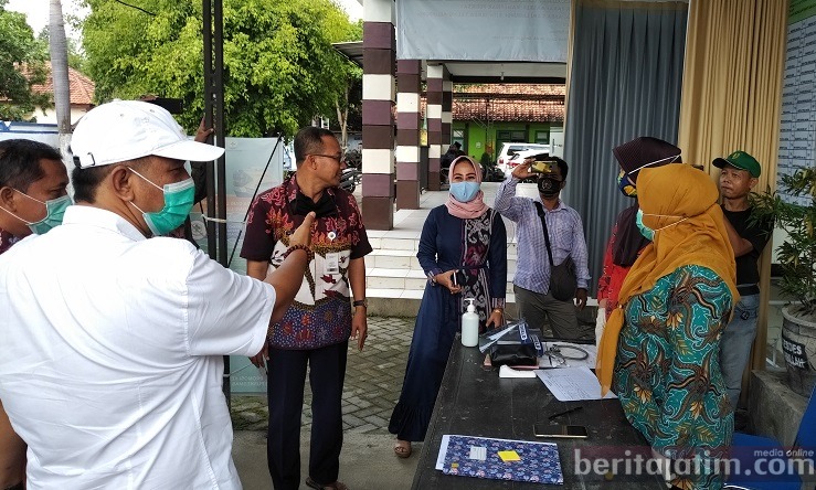 Banner Posko Covid 19 di Puskesmas Tambelangan Dirusak