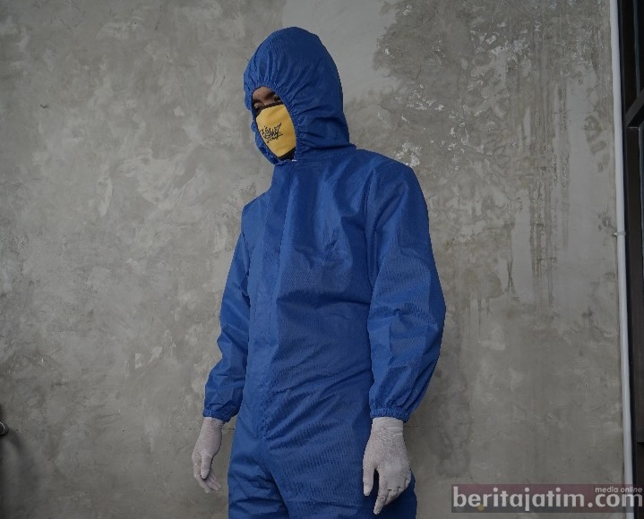 Agar Penjahit Tetap Kerja, Distro di Malang Bikin Ribuan Hazmat untuk Disumbangkan