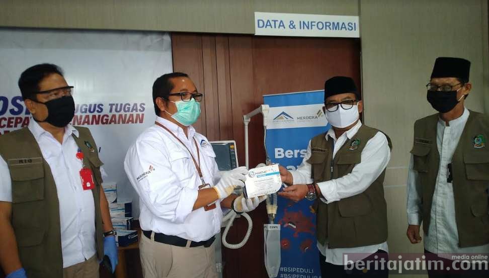PT Bumi Suksesindo (BSI) Banyuwangi Serahkan Seribu Alat Rapid Test dan Dua Ventilator