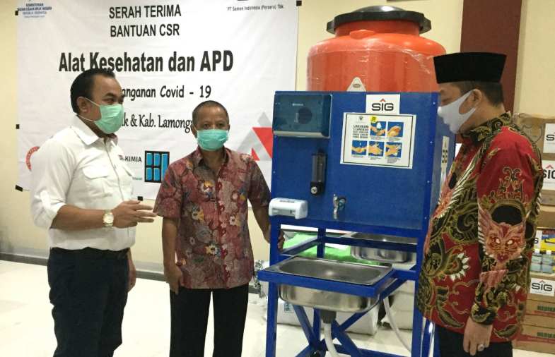 Bantu Tanggulangi Covid-19 di Gresik dan Lamongan, SIG Serahkan Bantuan Alkes dan APD Senilai Rp 750 Juta