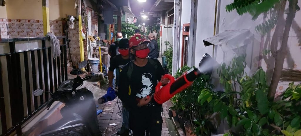 Perkampungan Buruh Sampoerna Disemprot Disinfektan