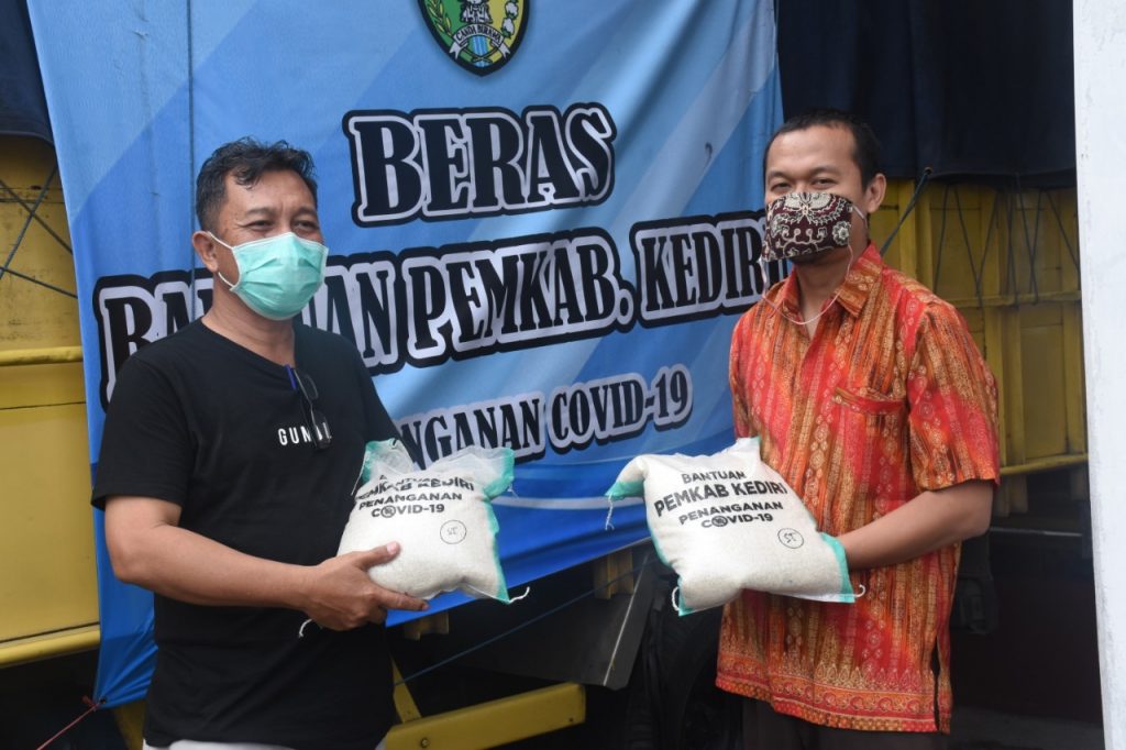 Pemkab Kediri Terus Salurkan Beras untuk Warga Terdampak Covid-19