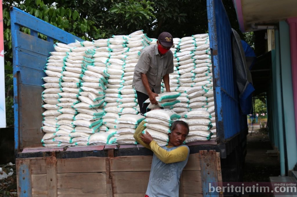 Kecamatan Pagu Kediri Terima Bantun Beras Untuk Warga Terdampak Covid-19