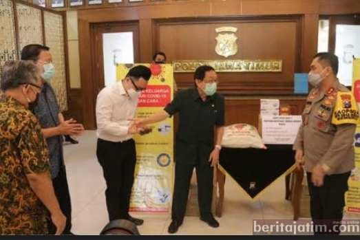Masyarakat Tionghoa Serahkan 20 Ton Beras ke Masyarakat Terdampak Covid 19