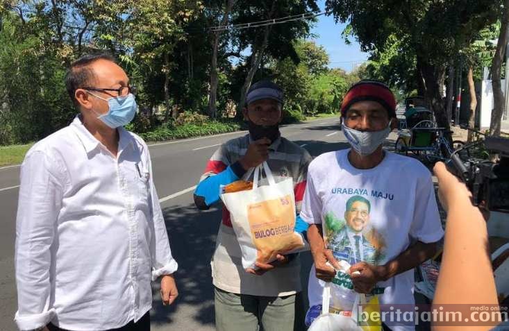Bulog Jatim Berikan Bansos untuk Warga Terdampak Covid-19