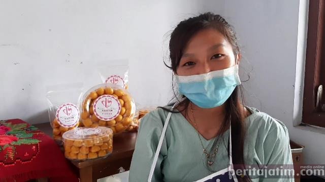Ibu Rumah Tangga Ini Sukses Tekuni Pembuatan Kue Kering