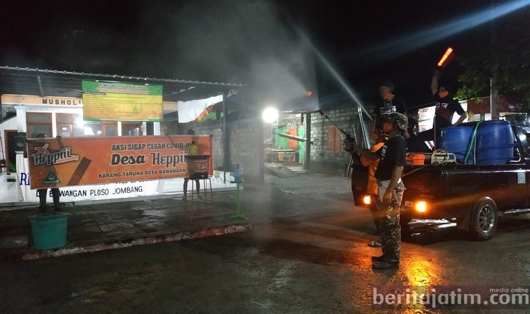 Cegah Corona, 76 Heppiii Community Jombang Lakukan Penyemprotan