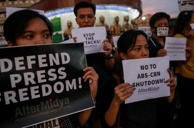 Pemerintah Duterte Cabut Izin Televisi ABS-CBN, Kebebasan Pers di Filipina Terancam