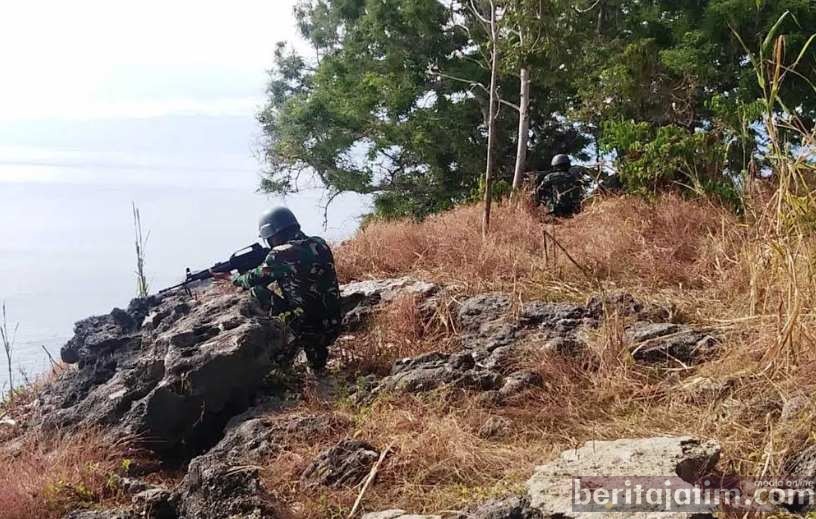 Prajurit Marinir dan Raider Asah Ketrampilan di Pulau Batek NTT