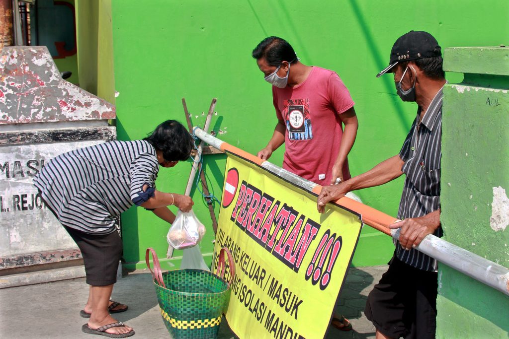 Warga Kota Kediri Gotong Royong Bantu OTG Jalani Isolasi Diri