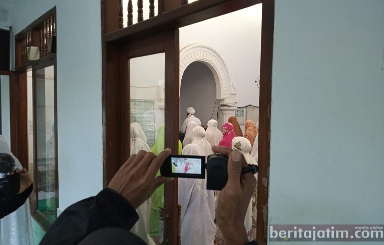 Diimbau di Rumah, Ribuan Warga Jember Salat Id di Masjid Hari Ini
