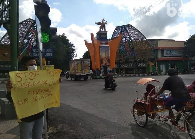 Mahasiswa Demo Perusakan Lingkungan Akibat Tambak Udang