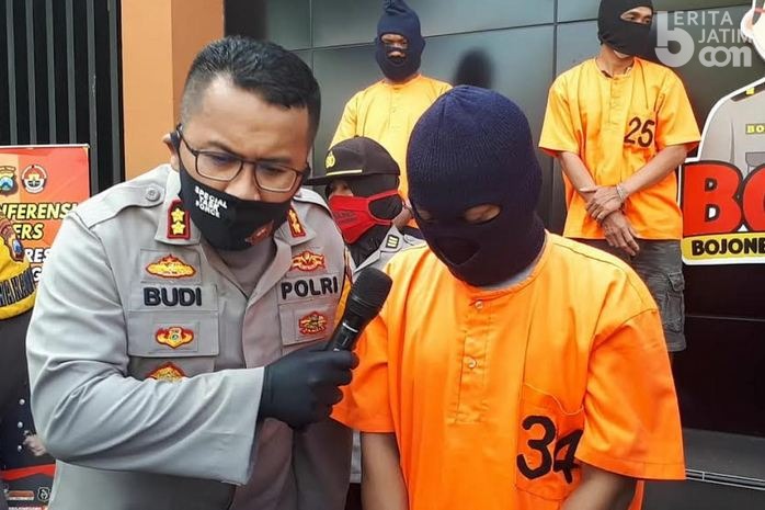 Fotografer Bojonegoro Ini Koleksi Foto Bugil Model lalu Dijual ke Majalah Dewasa