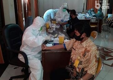 Staf Meninggal Positif Covid-19, Seluruh Pegawai Bakesbangpol Jatim di-Rapid Test