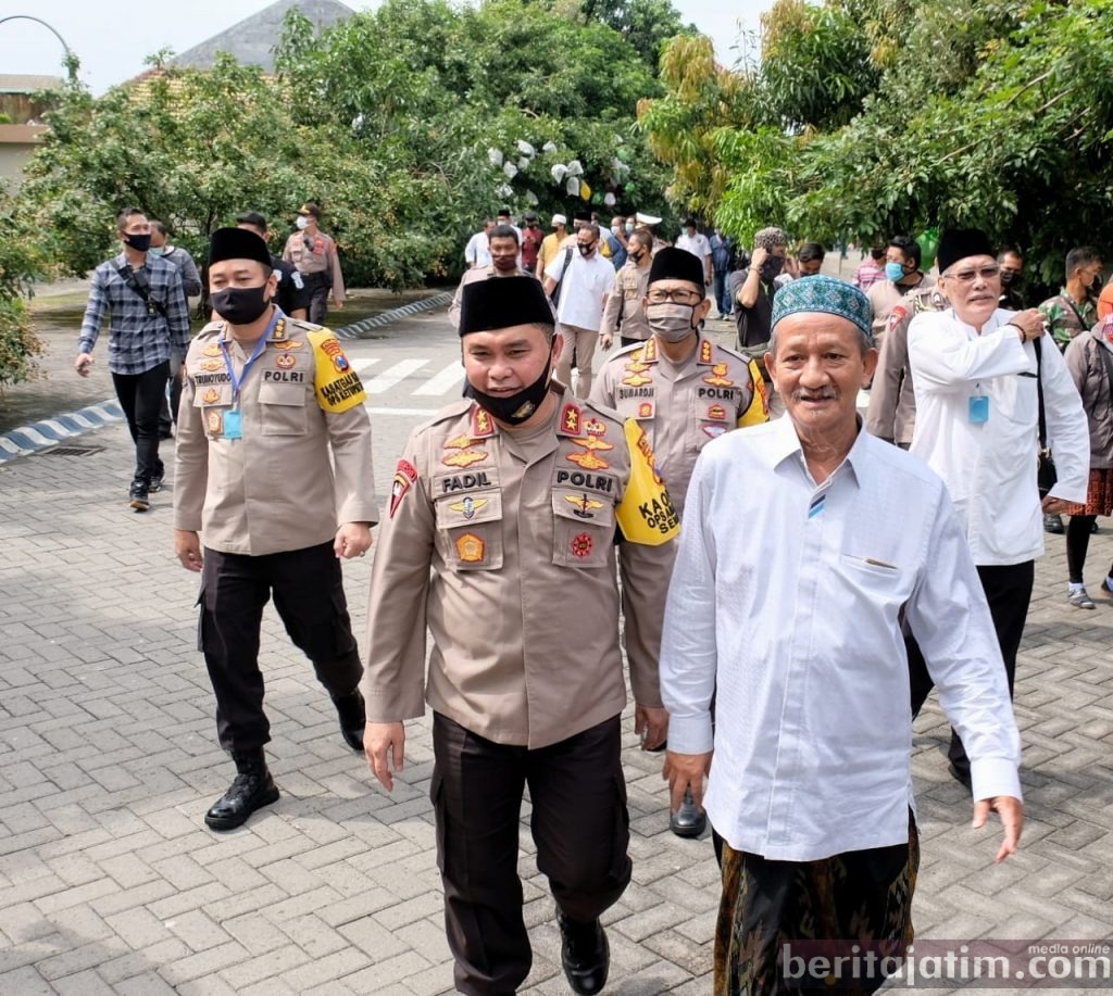 Jalin Sinergitas Jaga Kondusifitas Kamtibmas, Kapolda Jatim Silaturahmi ke Gus Ali