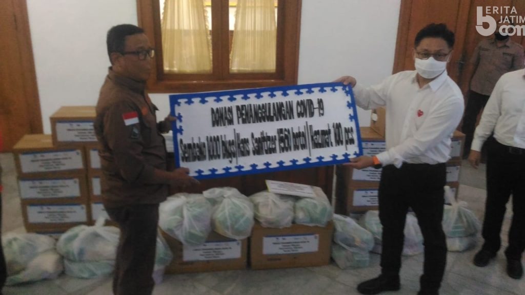 Komunitas Shipping Surabaya Gelontor Bantuan ke Gugus Tugas Jatim
