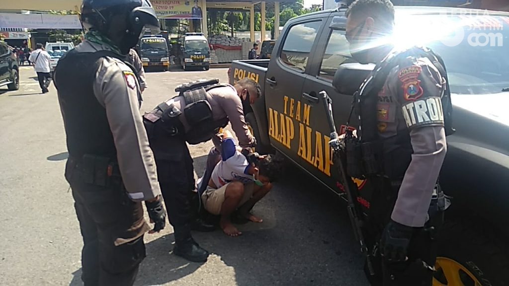 Guru Pengendara Sepeda Motor Dibacok di Traffic Light