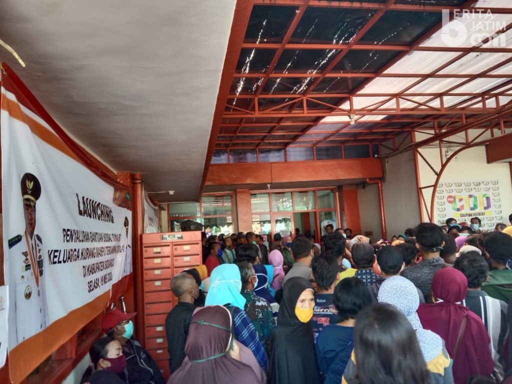 Antrean Pencairan BST di Kantor Pos Sidoarjo Sempat Mengkhawatirkan