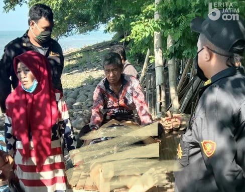 Ibu Ini Lihat Anaknya Terseret Arus ke Bibir Pantai Suramadu