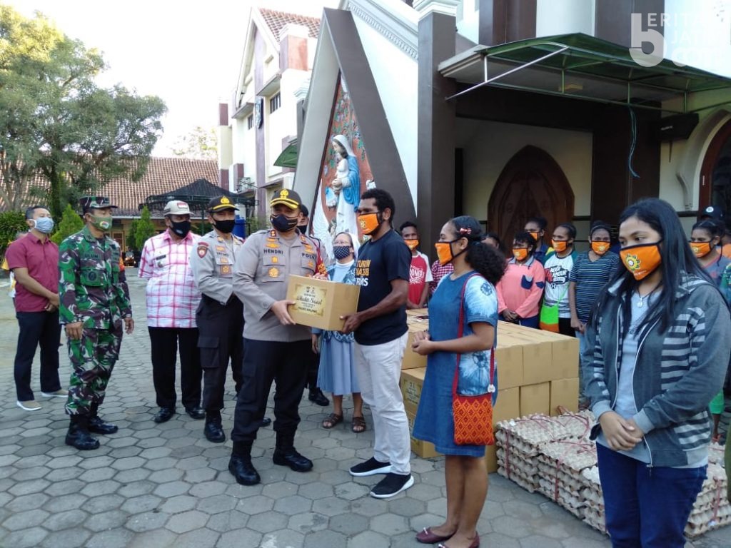 Bertemu Milenial Papua, Kapolres Malang Beri Semangat dan Bingkisan
