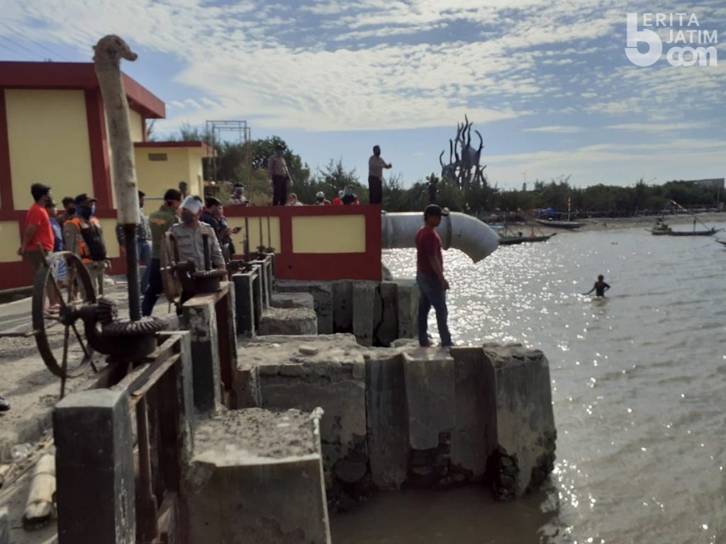 Usai Berenang, Bocah SD Ditemukan Tak Bernyawa di Pantai Kenjeran