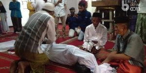 Dituduh Punya Ilmu Santet, Warga Sampang Jalani Sumpah Pocong