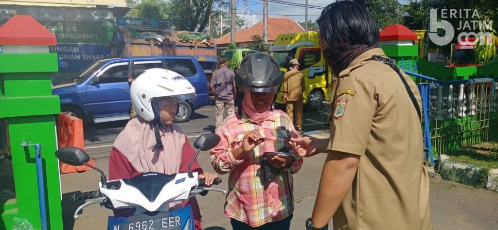 Tanpa Masker di Kepanjen Siap-siap Hormat Bendera Hingga Push Up