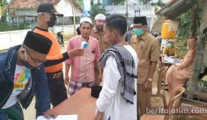 Para Santri di Pamekasan Jalani Pemeriksaan Kesehatan