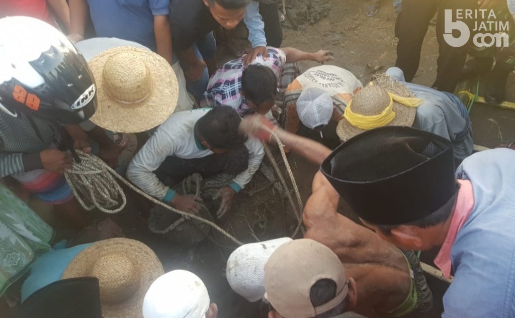 Warga Proppo Tertimbun Galian Sumur