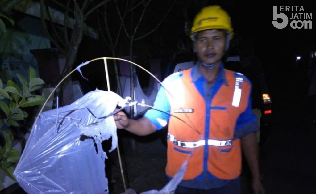 Layang-Layang Jadi Pemicu Pemadaman Listrik di Pamekasan